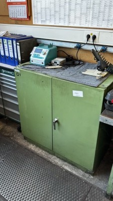1 Metallwerkzeugschrank, niedrig